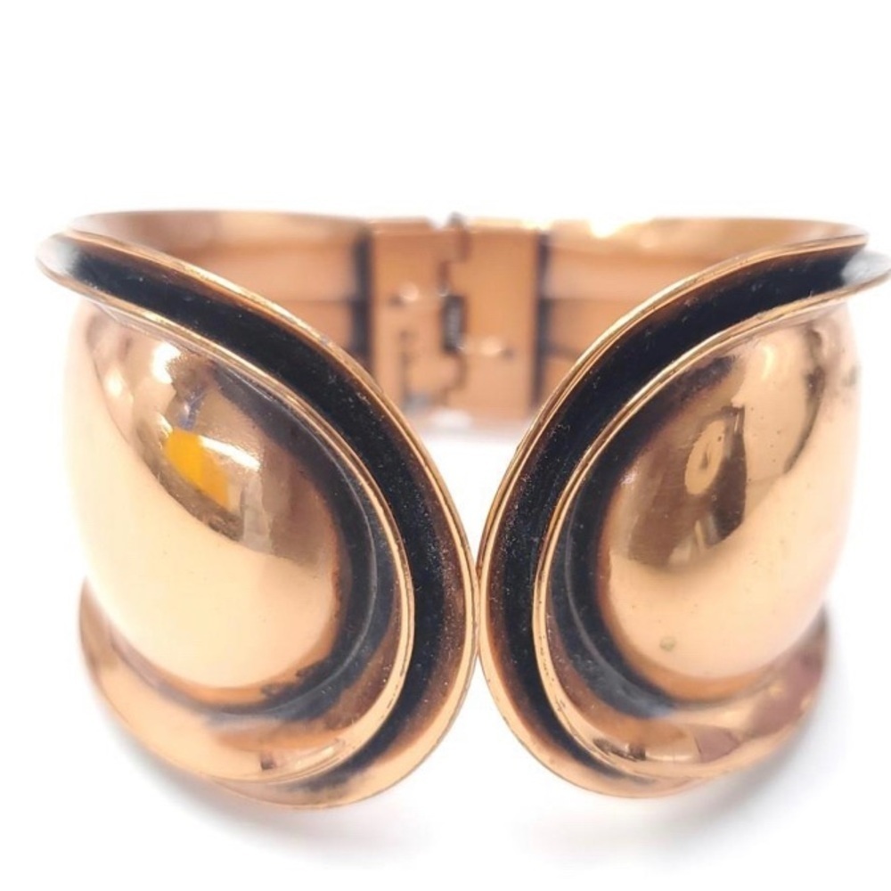 Chic Gold-Toned Women's Bracelet